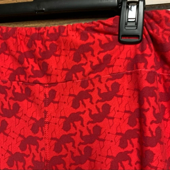 LuLaRoe Cupid patterned one size leggings red - Picture 2 of 8